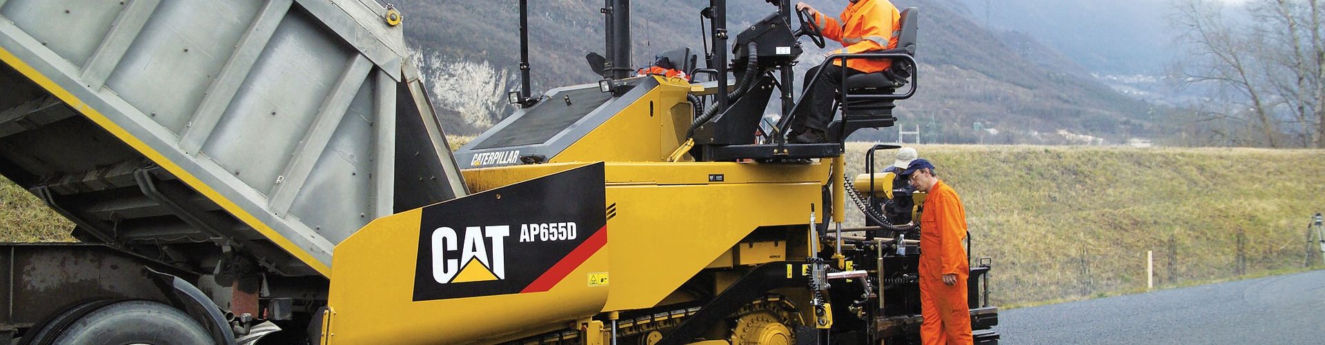asfaltadora caterpillar
